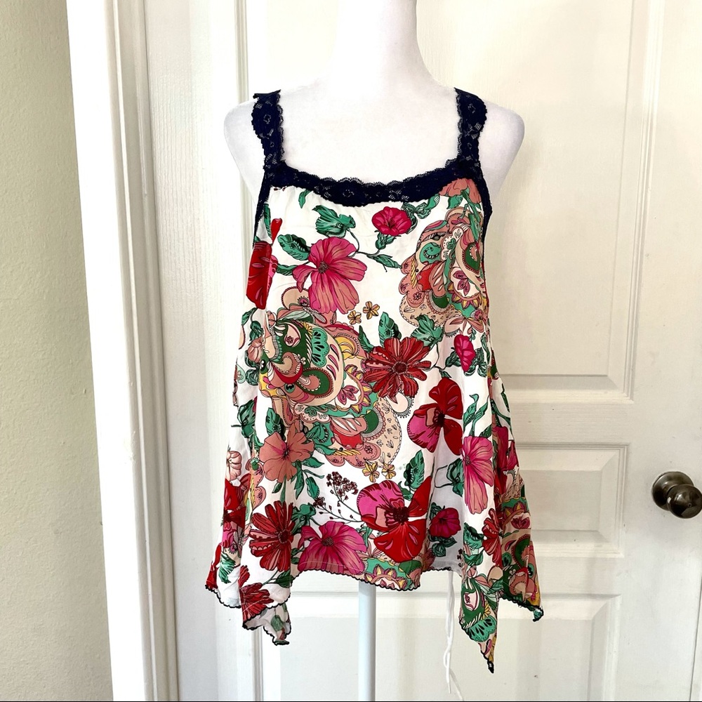 3/$20 Peter Alexander lace trim floral blouse